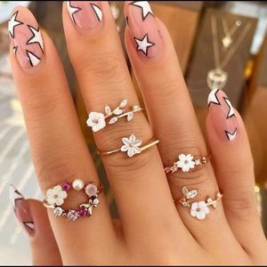 Set of 5 dainty rings